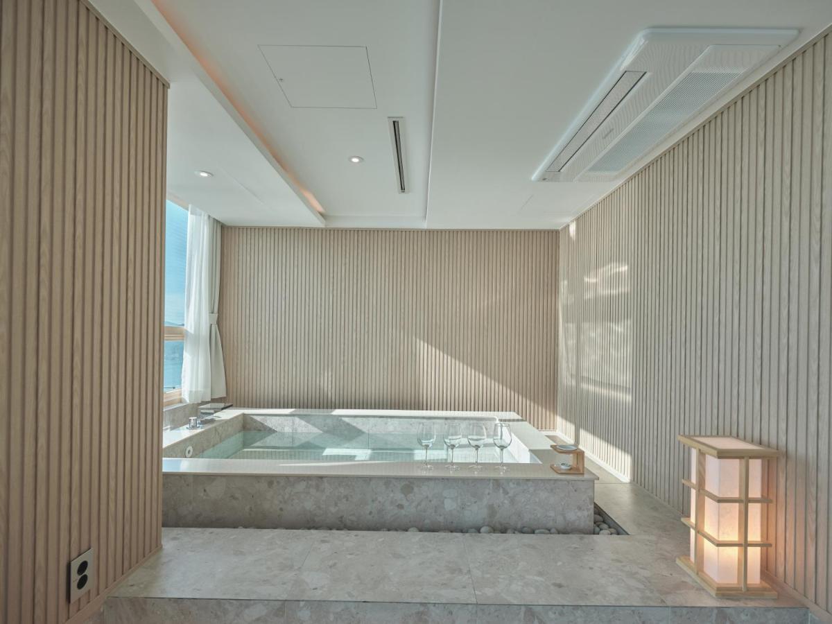 Uh Suite The Haeundae Busan Exterior foto