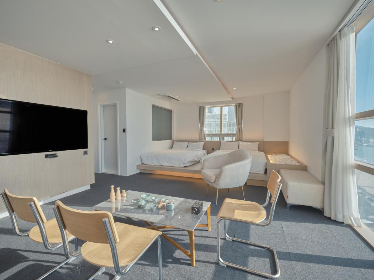 Uh Suite The Haeundae Busan Exterior foto