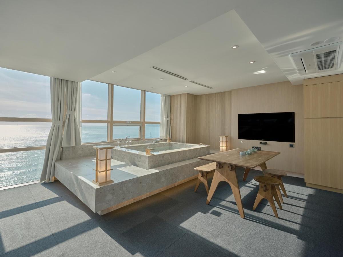 Uh Suite The Haeundae Busan Exterior foto
