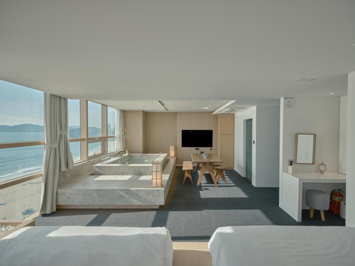 Uh Suite The Haeundae Busan Exterior foto